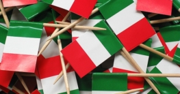 Dekoration mit verschiedenen Accessoires in den Tricolori-Farben ist ein Muss auf Ihrer Party zum italienischen Nationalfeiertag