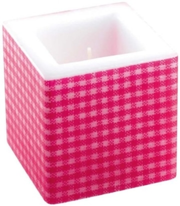 Kerze: Würfelkerze, pinkfarbenes Vichy-Muster, 8 x 8 x 8 cm - 1
