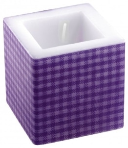 Kerze: Würfelkerze, violettes Vichy-Muster, 8 x 8 x 8 cm - 1