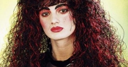 Perücke: Hexen-Perücke „Vampira“, schwarz-rot, lange Locken - 1