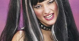 Perücke: „Peggy“, schwarze lange Haare mit weißen Strähnchen - 1
